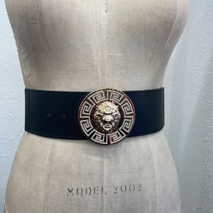 Rhinestone Encrusted Lion Head Stretch Belt